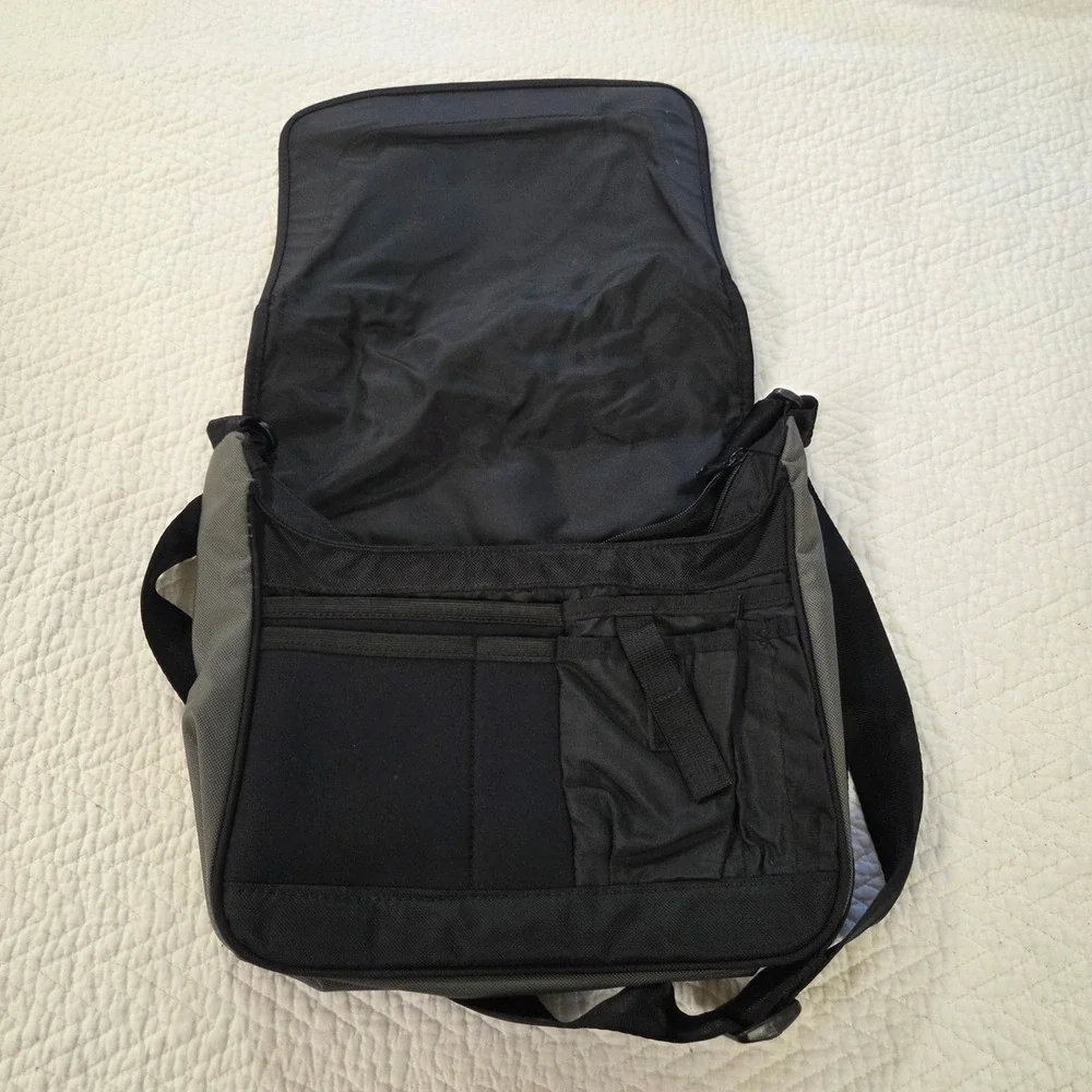 Dakine Messenger Bag Black Gray Adjustable Strap Crossbody Techwear Utility Bag